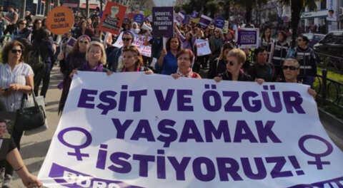 Bursa'da kadınlardan coşkulu kutlama