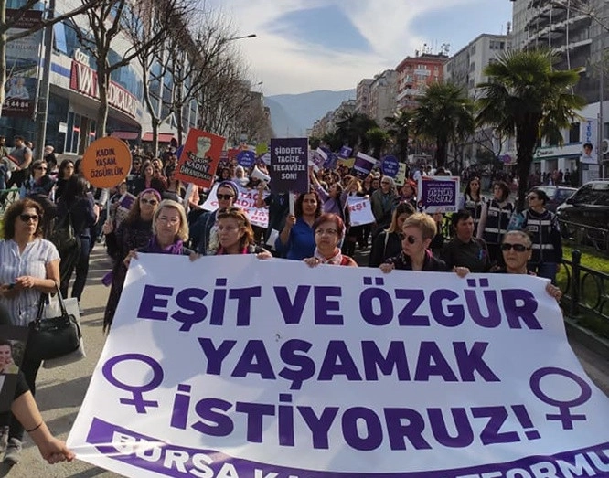 Kadınlar 'eşit ve özgür bir yaşam' için sokakta!
