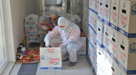 Yıldırım'da vatandaşlara gıda kolileri dağıtılıyor