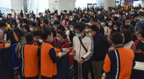 Çin'in Vuhan kentinden binlerce kişi ayrıldı