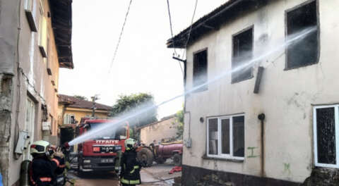 Bursa'da yangın; Ev kullanılamaz hale geldi