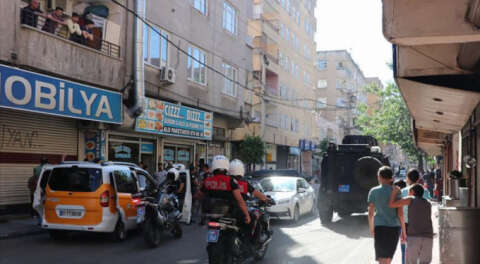 Diyarbakır'da 'dur' ihtarı yapan polis şehit oldu