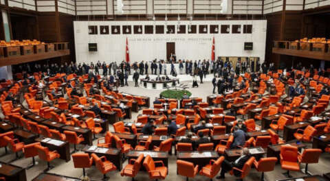 CHP milletvekillerinden Meclis'te yavaşlatma eylemi