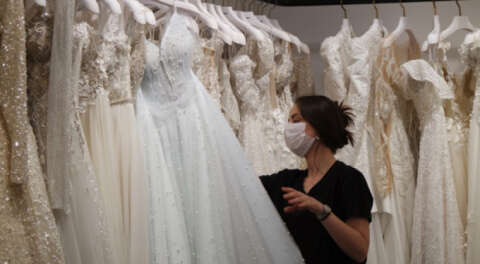 Gelinlikçiler yoğun mesailerine yeniden başladı