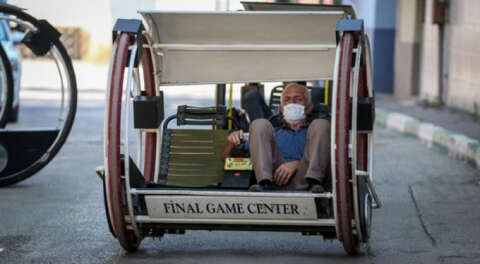 Ürettiği iki tekerlekli araçla ilgi odağı oldu