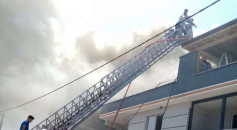 Karacabey'de çatı yangını; 3 saatte söndürüldü