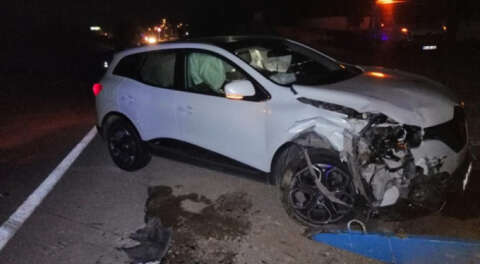 Bursa'da iki otomobil çarpıştı; 3 yaralı