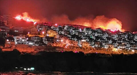 İzmir'de korkutan yangın; Yerleşim alanlarına yaklaştı