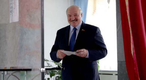 Belarus'ta Lukaşenko kazandı, sokaklar karıştı