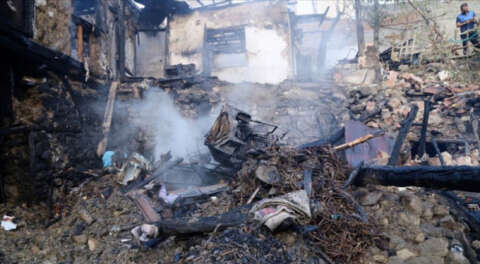 Çorum'da facia: 4'ü çocuk 5 kişi yanarak öldü