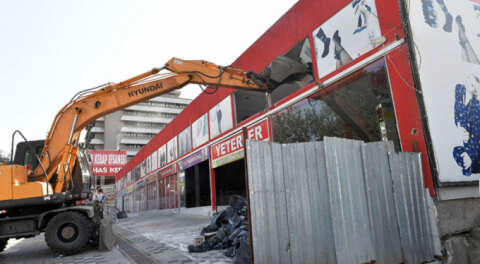 Bursa'da Yeterler iç giyim mağazası yıkıldı
