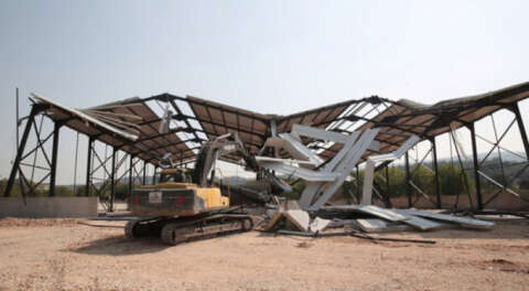 Nilüfer'de kaçak fabrika inşaatı yıkıldı