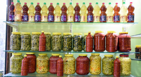 Bursa'nın 'turşucu köy'ünde yoğun mesai