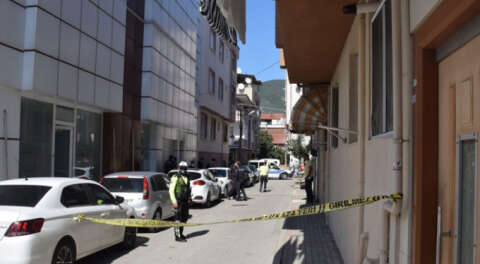 Ailesini bıçakla tehdit etti, polis yaralayarak yakaladı