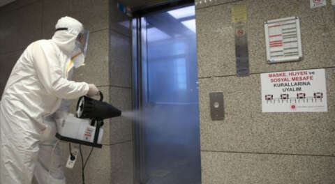 Salgında son 24 saatte can kaybı 55 oldu