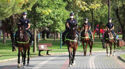 Bursa'da atlı polisler göreve hazır