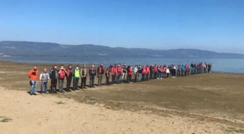 İznik Gölü'ndeki çekilmeye böyle dikkat çektiler
