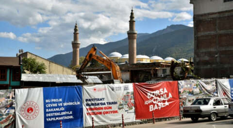 Ulu Cami'nin çevresi açılmaya başladı