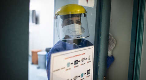 Koronavirüs salgınında can kaybı 9 bin 296 oldu