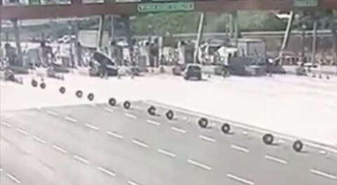 Otoyol gişelerinde feci kaza; 3'ü ağır 4 yaralı