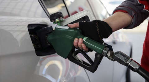 Bir süredir yapılmıyordu; Benzinde 12 kuruş indirim