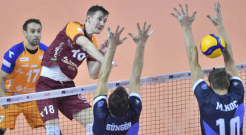 Büyükşehir'in Efeleri Arhavi Voleybol'a set vermedi