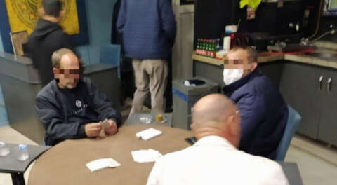 İskambil oynanan kahvehanede 14 kişiye ceza