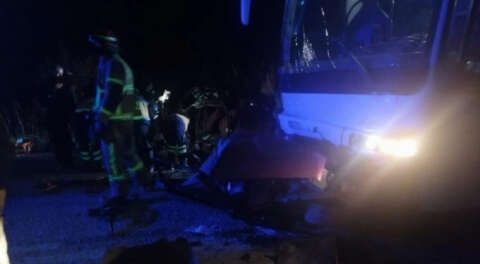 Feci kaza! Otomobil ikiye bölündü; 2 ölü