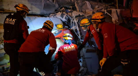 Nilüfer Arama Kurtarma ekipleri deprem bölgesinde
