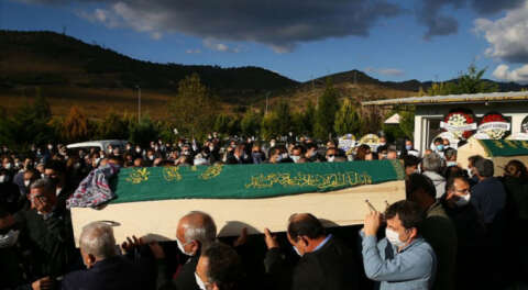 Depremde hayatını kaybedenler uğurlanıyor