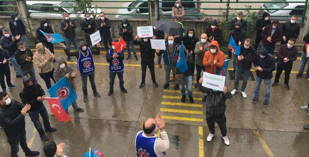 Bursa'da fabrikalarda alkışlı eylem