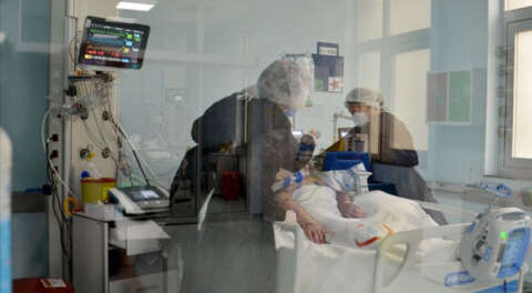 Son 24 saatte 83 kişi Kovid-19'dan hayatını kaybetti