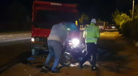 Bursa'da motosikletle kamyon çarpıştı; 1 yaralı