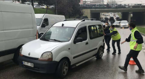 Yola dökülen motor yağı sürücülere zor anlar yaşattı