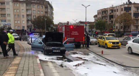 İnegöl'de seyir halindeki otomobil yandı