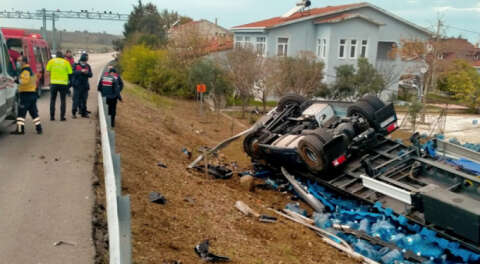 Köpeği kurtardı ama tır devrildi; 5 yaralı