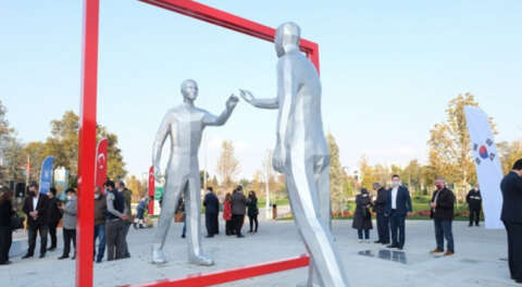 Bursa'ya Türkiye - Güney Kore kardeşlik anıtı