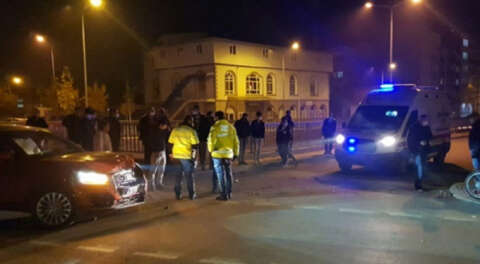 Otomobille çarpışan motosikletin sürücüsü ağır yaralı