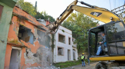 Mollaarap'ta kamulaştırılan binalar yıkılıyor