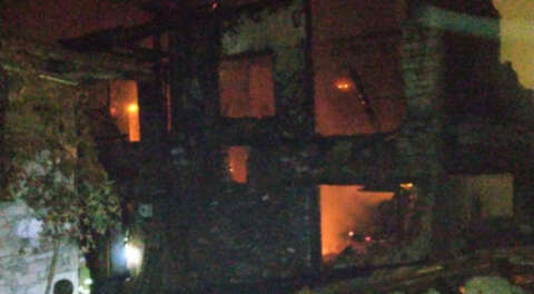 Yanan evin enkazında yaşlı kadının cesedine ulaşıldı