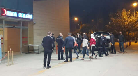 'Polisiz' diyerek dolandırıcılık yapan 5 kişi yakalandı