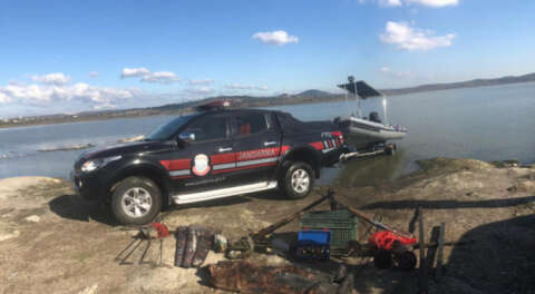 Uluabat Gölü'nde kaçak avlanırken mahsur kaldılar