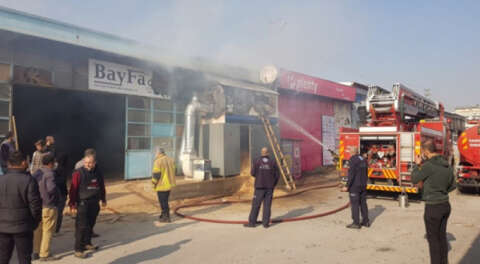 Mobilya fabrikasında çıkan yangın söndürüldü