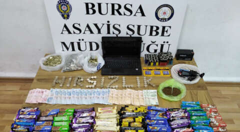 Bursa'da marketten hırsızlık; 4 şüpheli yakalandı