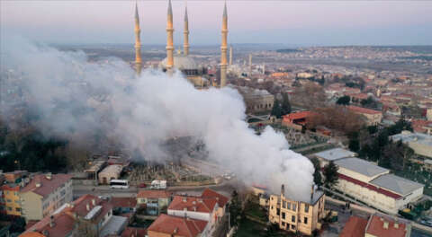 Selimiye Camii yakınında korkutan yangın