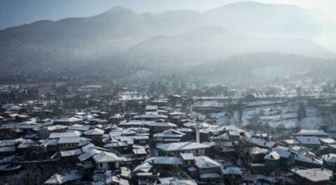 Bursa'nın yedi asırlık Osmanlı köyünde kar güzelliği