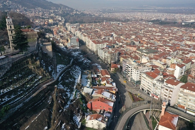 Bursa'da cadde ve sokaklarda Kovid-19 sessizliği
