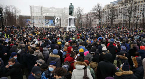 Rusya'da on binler muhalif Navalnıy için sokaklarda