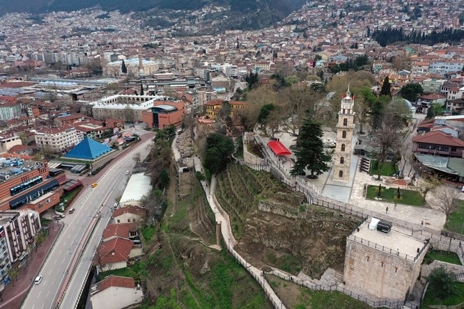 Hafta sonunda cadde ve meydanlar boş kaldı