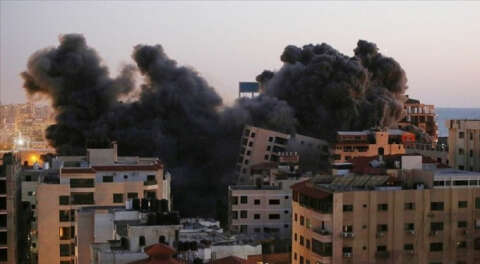 İsrail, sivillerin yaşadığı 12 katlı Hanadi Kulesi'ni hava saldırısıyla yıktı